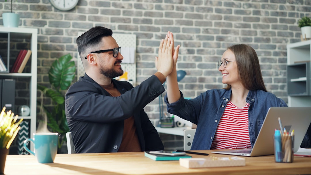 AI営業支援ツール フリーランス 個人事業主 おすすめ 人間×AIの最強タッグ:営業嫌いなフリーランスの新しい戦い方