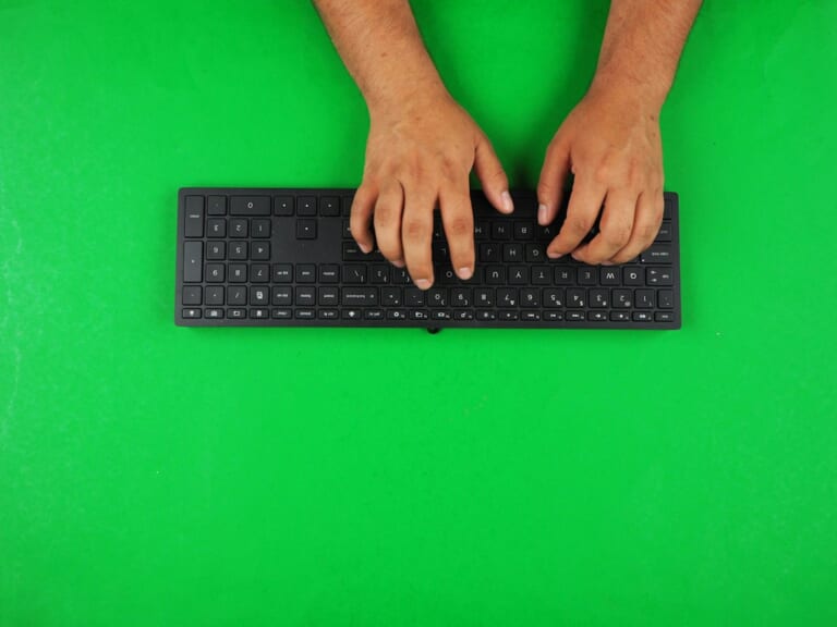 AI翻訳で契約書をWord形式で翻訳するとレイアウト崩れが起きる——原因と対策方法を実務目線で整理